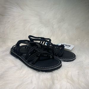 Vines Island Wear Plaka Sandals Black Womens 5